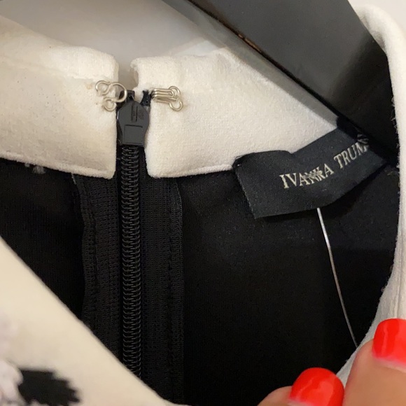 Sleeveless little black dress - Picture 3 of 7